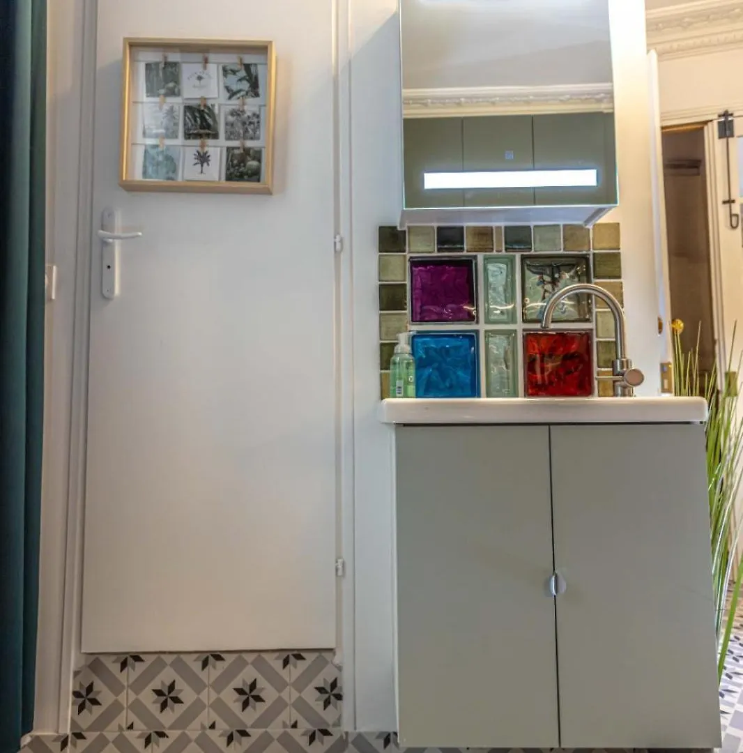 2 Complete New Cozy 25 M2 París